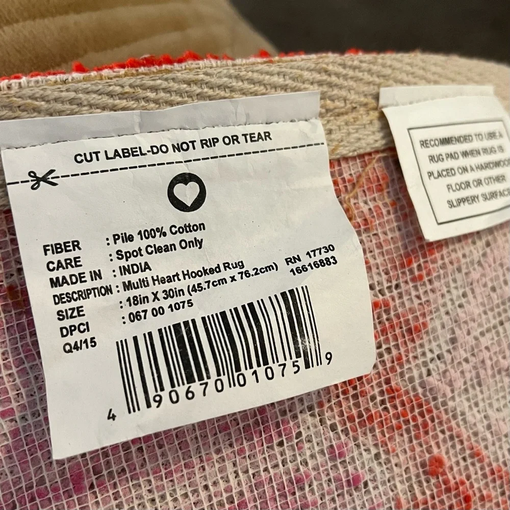 100% cotton, red pink hearts hook rug